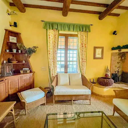 Vakantiehuis With Jacuzzi In The Hills